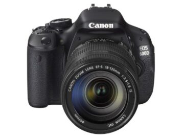 Canon EOS 600D SLR-Digitalkamera (18 Megapixel, 7,6 cm (3 Zoll) schwenkbares Display, Full HD) Kit inkl. EF-S 18-135mm 1:3,5-5,6 IS - 1