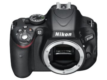 Nikon D5100 SLR-Digitalkamera (16 Megapixel, 7.5 cm (3 Zoll) schwenk- und drehbarer Monitor, Live-View, Full-HD-Videofunktion) Gehäuse - 9