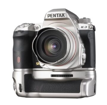 Pentax K-3 Premium Edition SLR-Digitalkamera (24 Megapixel, 8,1 cm (3,2 Zoll) LCD-Display, Live View, Full HD) inkl. Handgriff/Ersatzakku silber - 1