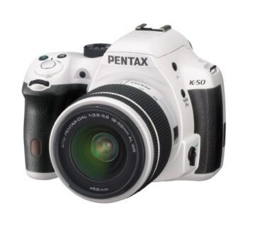 Pentax K 50 SLR-Digitalkamera (16 Megapixel, APS-C CMOS Sensor, 1080p, Full HD, 7,6 cm (3 Zoll) Display, Bildstabilisator) weiß inkl. Objektiv DA L 18-55 mm WR - 1