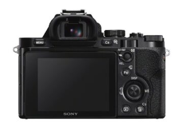 Sony Alpha 7KB Systemkamera (24,3 Megapixel, 7,6 cm (3 Zoll) Display, BIONZ X, 2,3 Megapixel OLED Sucher, NFC) inkl. SEL 28-70mm schwarz - 12