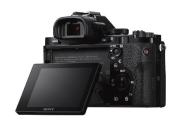 Sony Alpha 7KB Systemkamera (24,3 Megapixel, 7,6 cm (3 Zoll) Display, BIONZ X, 2,3 Megapixel OLED Sucher, NFC) inkl. SEL 28-70mm schwarz - 15